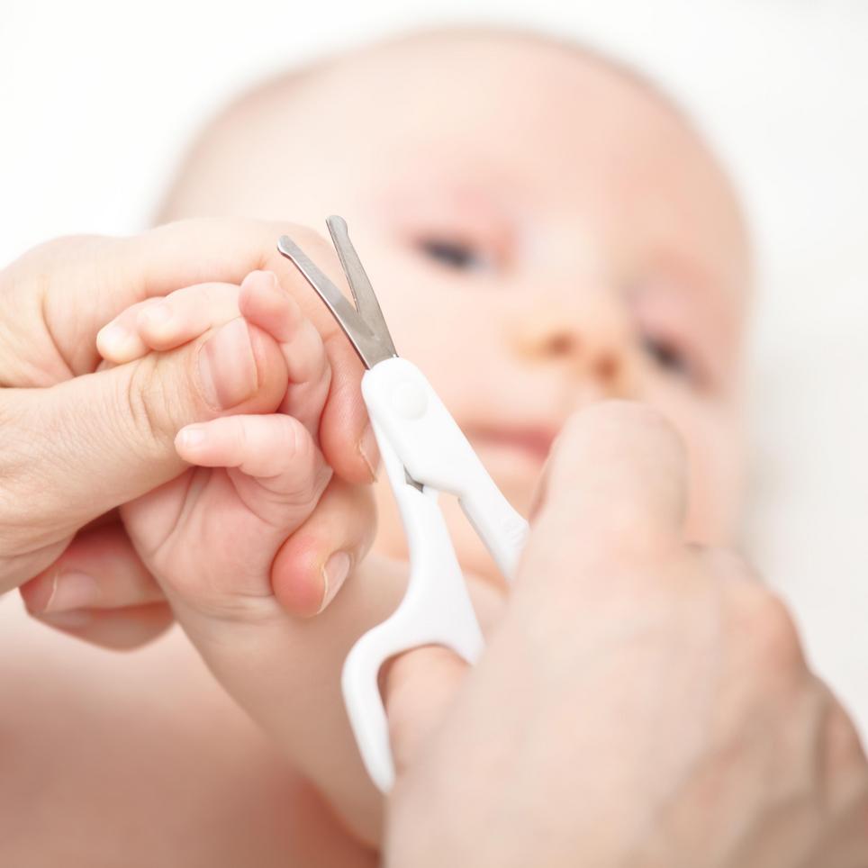 Cómo cortar con éxito las uñas de su bebé 